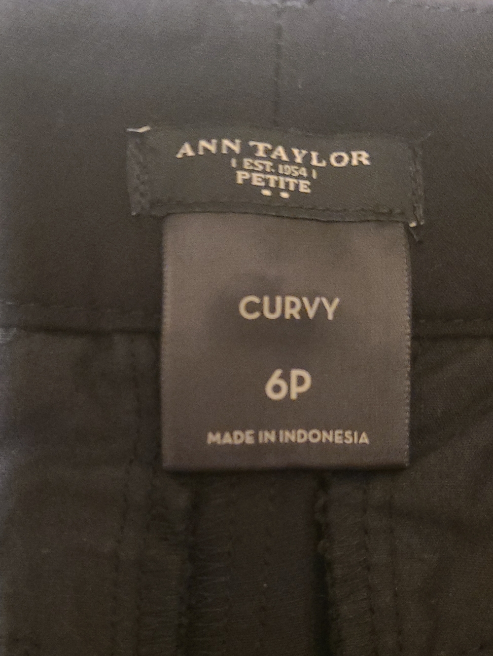 Ann Taylor Capris With Cuff Black Size 6P - Picture 2 of 4